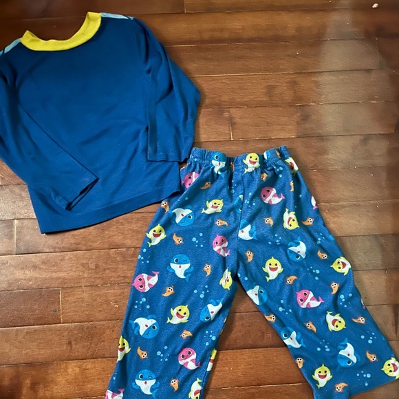 Pink Fong 2T Baby Shark Pj 2 Pc - Picture 2 of 4
